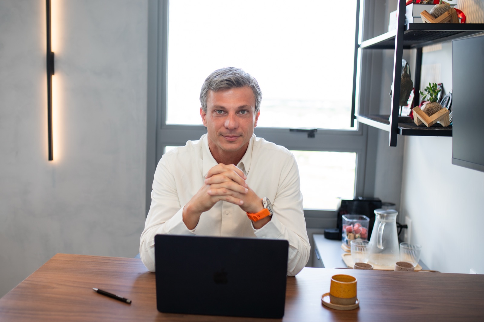 Dr. Alexandre Prandini em seu consultório